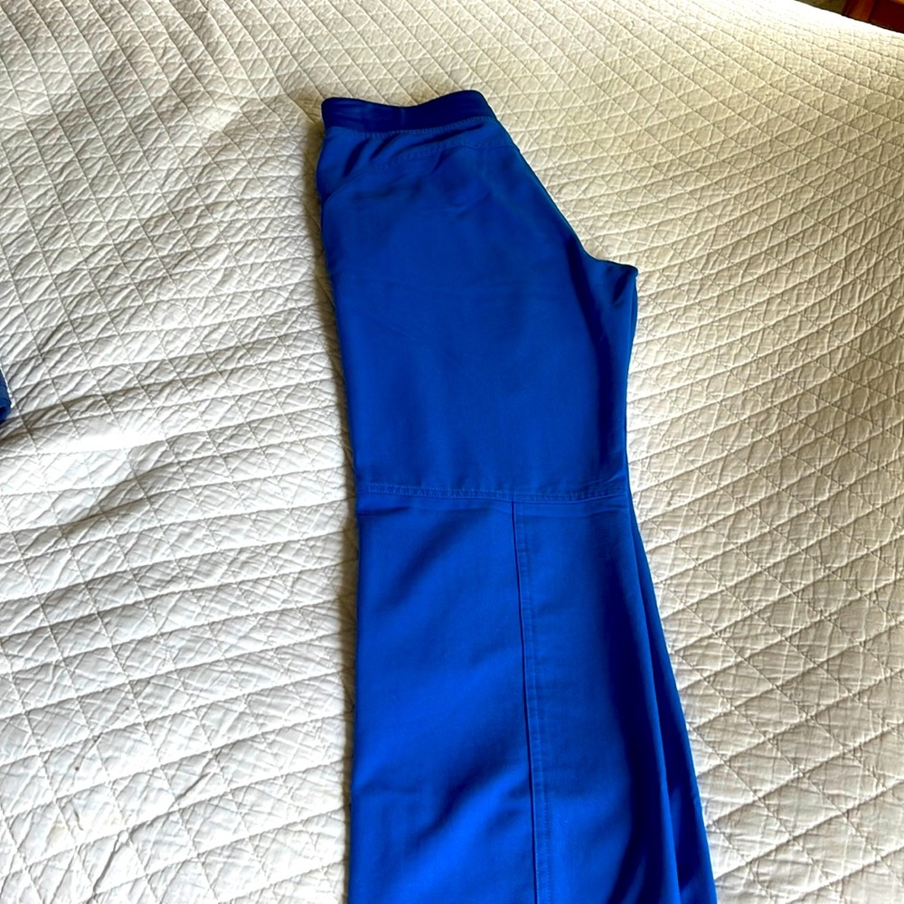 Size small figs scrub pants